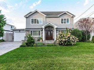 110 Vermont Ave, Oceanside, NY 11572