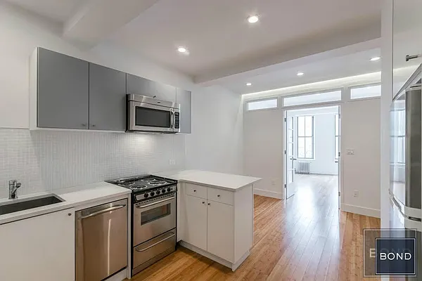 Rented by Bond New York | media 1