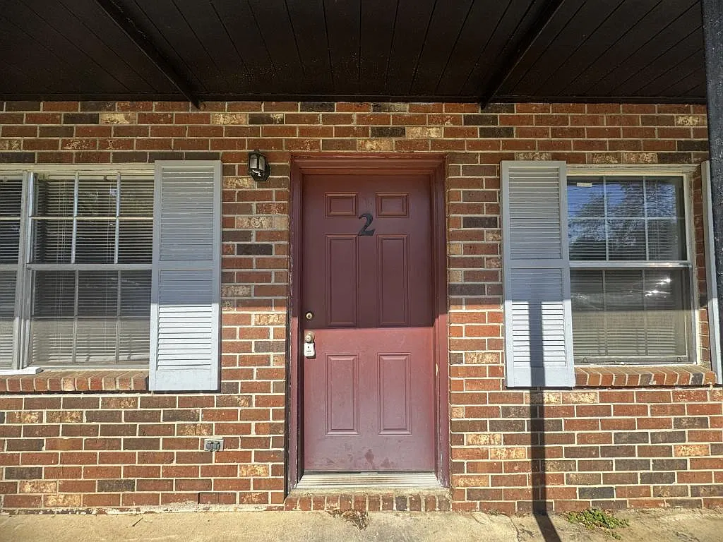 300 W. Brunson — Photo 3