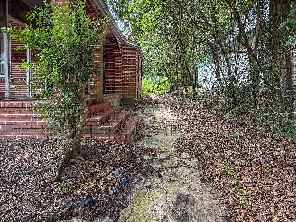 26th image of 147 Lowman St