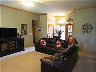 5th image of 816 Carol Ann Pl
