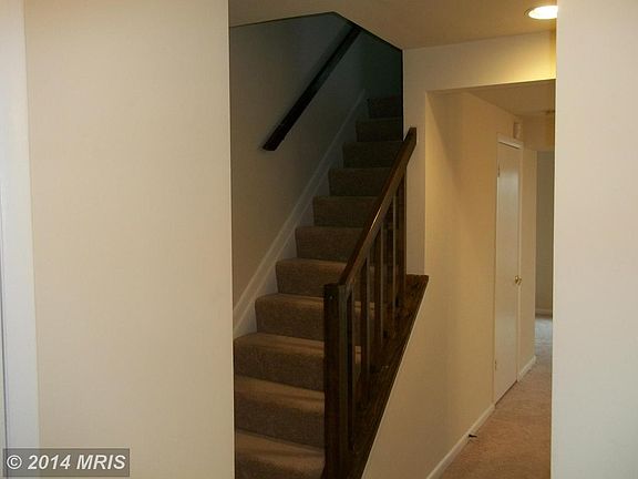 5th image of 8247 Londonderry Ct