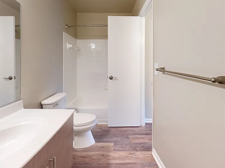 Canterbury Apartments — Photo 105