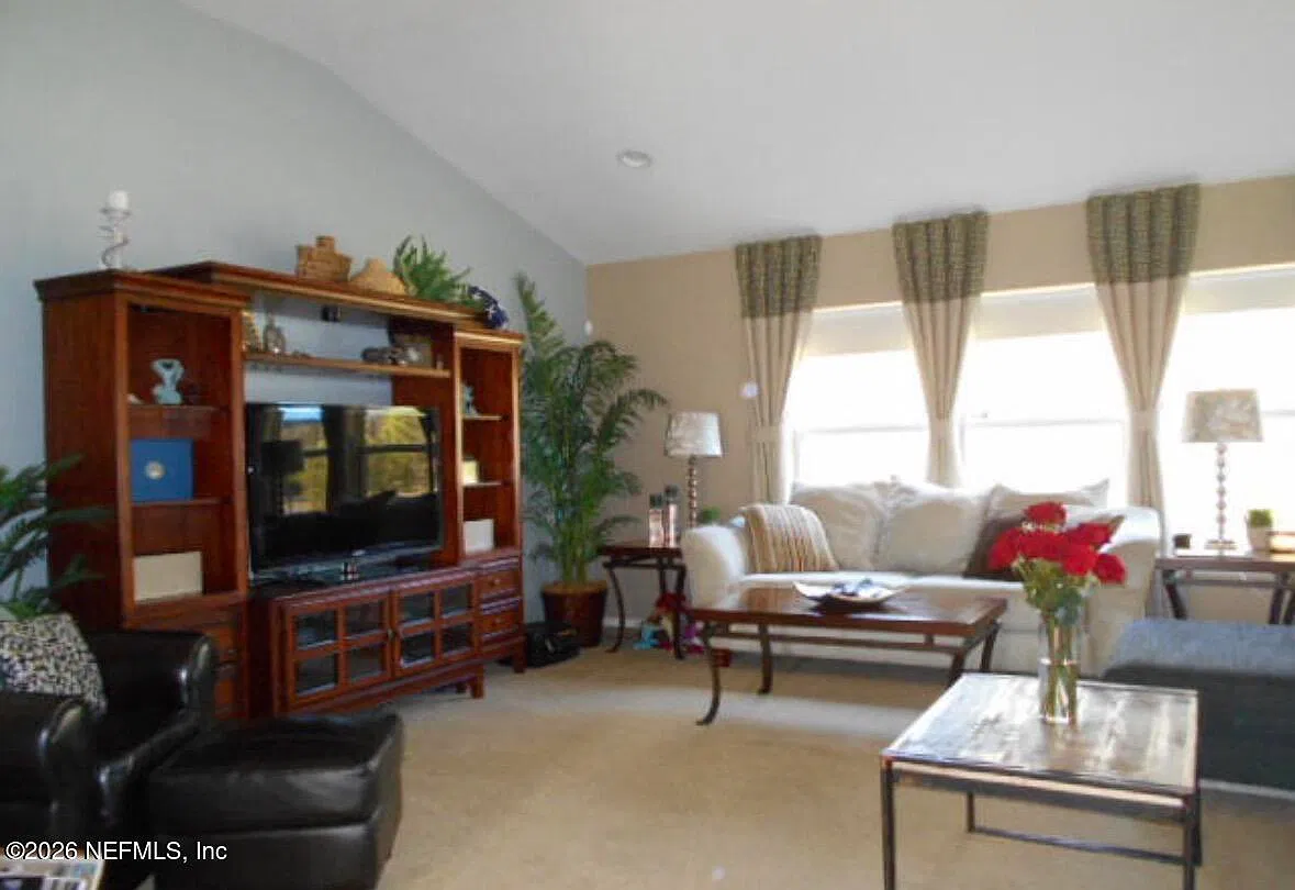 3 bed, 2.0 bath, 1705 sqft, $1,900 — Photo 3