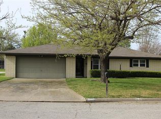 2007 Cypress St, Gainesville, TX 76240