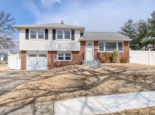 158 E Valleybrook Rd, Cherry Hill, NJ 08034