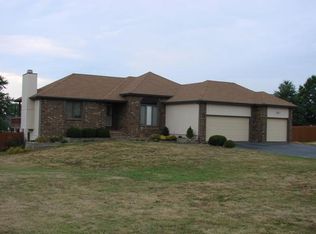 2023 N Carriage Dr, Nixa, MO 65714