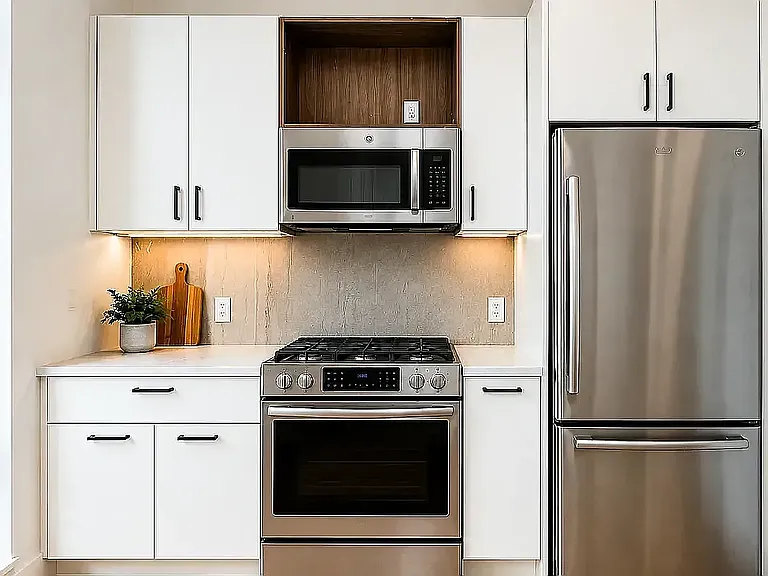 576 Grand St #2B — Photo 2