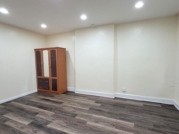 3rd image of 8917 Jamaica Ave Floor 2