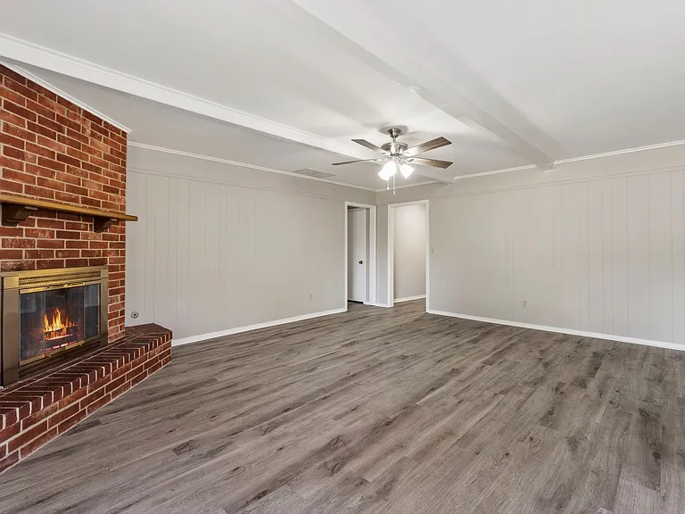 8208 Mark Ln — Photo 6