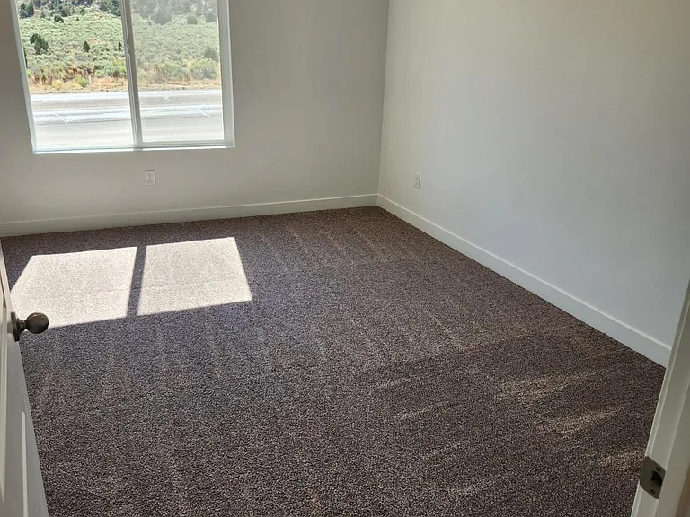 537 May Dr — Photo 6