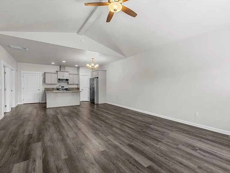 195 Mellecker Way — Photo 3