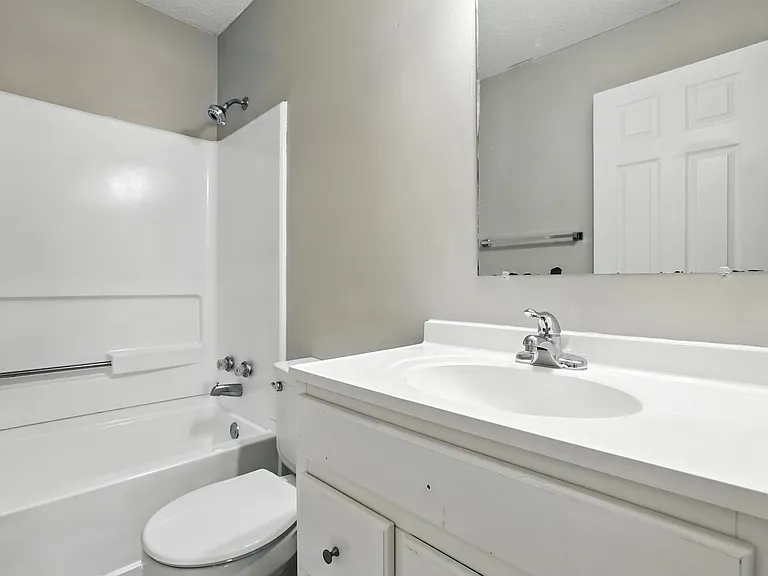 1614 Calgary Trl — Photo 20