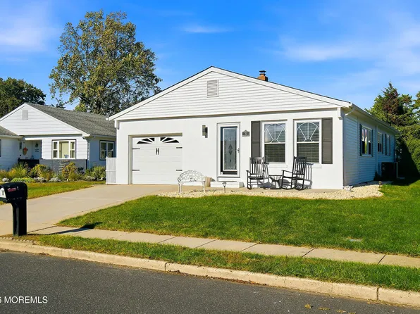4 Beaumont Court, Toms River, NJ 08757