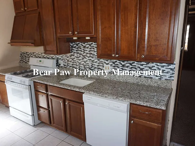 196 Deer Rd — Photo 4