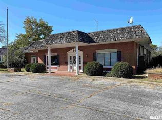 847 E North Ave, Flora, IL 62839