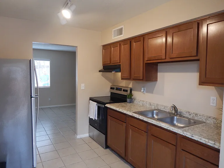1220 E 24th St #1220 — Photo 4