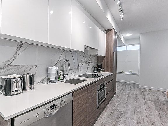 4th image of 10626 City Pkwy #1714