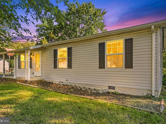 3rd image of 49 Carter Ln