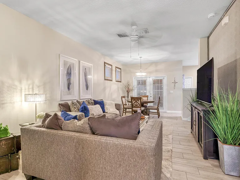 6527 Silver Queen Way — Photo 2
