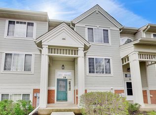 18 New Haven Dr #18, Cary, IL 60013