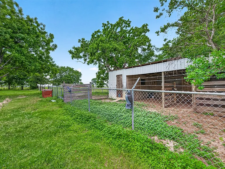 8111 Main St — Photo 39