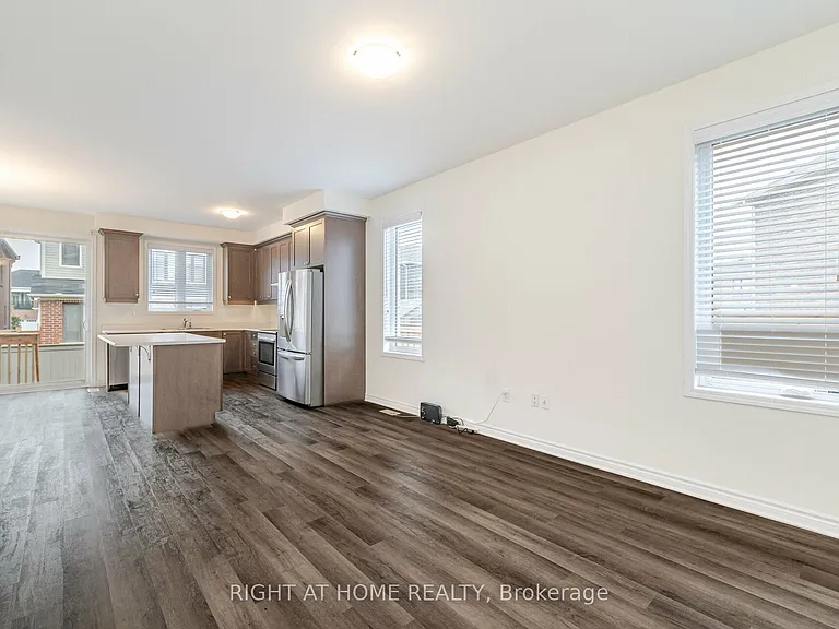 908 Sumac Cres — Photo 10
