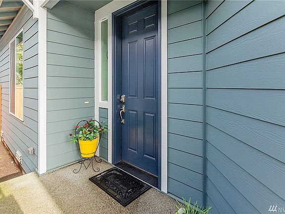 2nd image of 8408 Vashon Dr NE