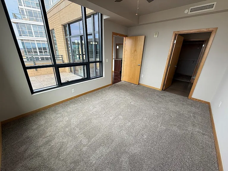Venture Luxury High Rise — Photo 26