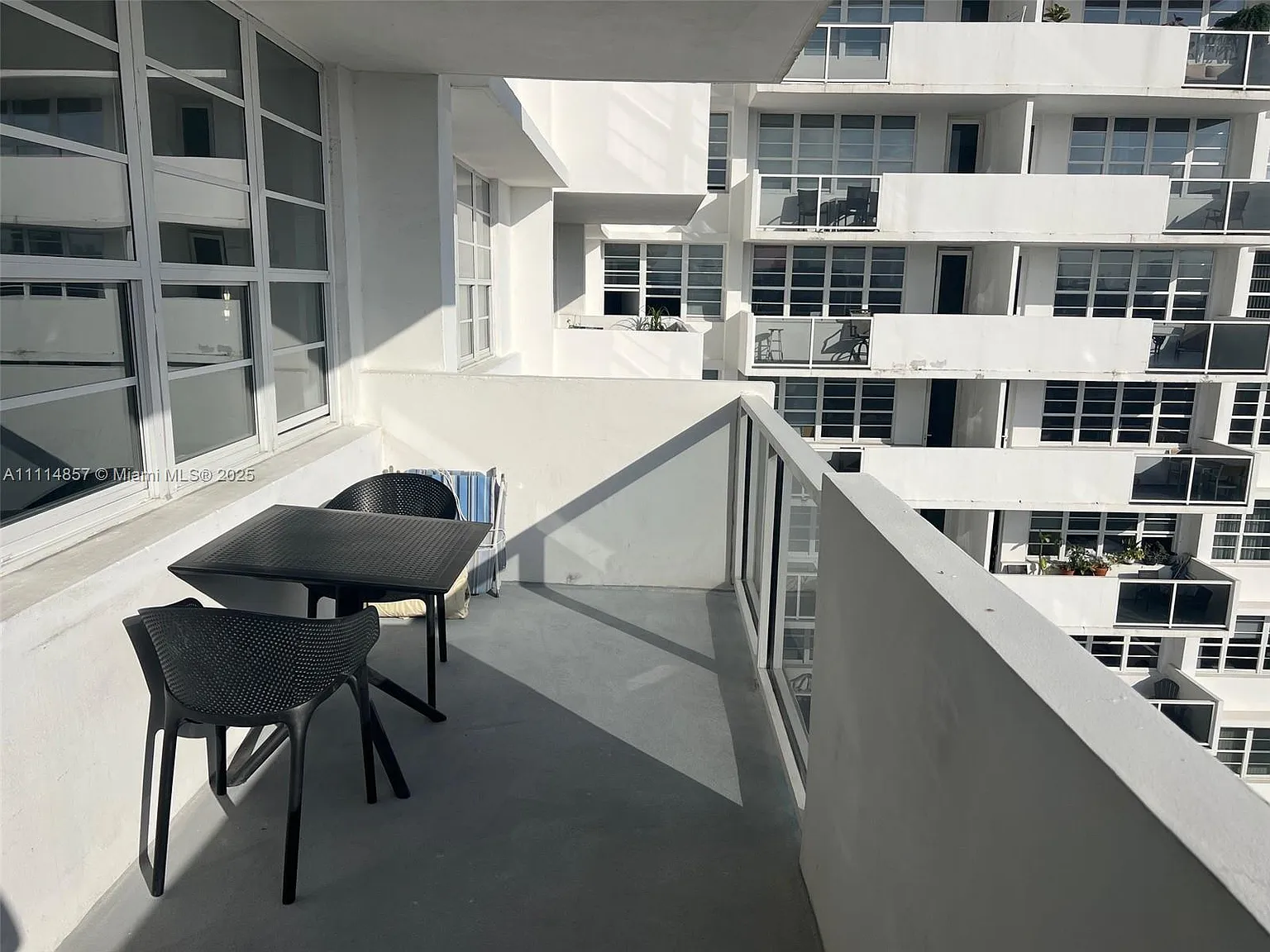 The Decoplage Condo — Photo 3