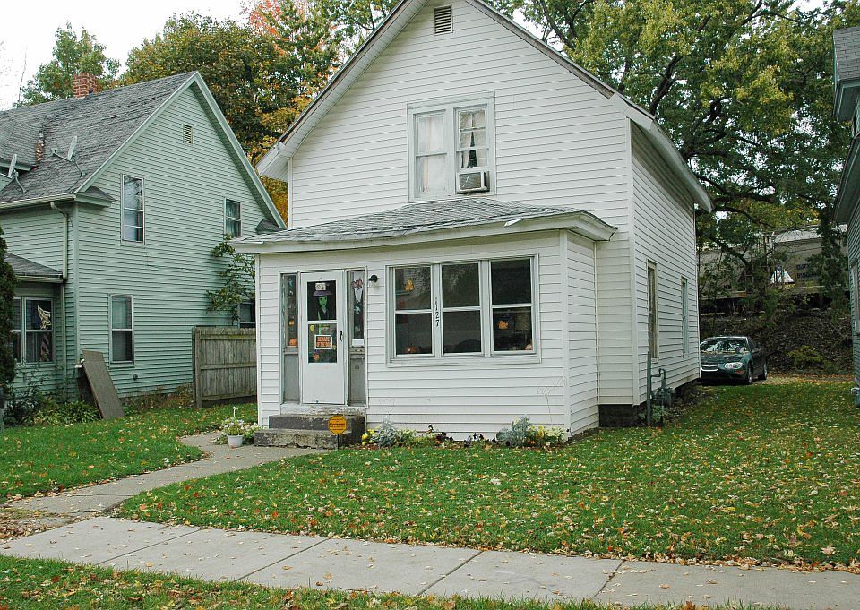 2nd image of 1127 E Broadway St