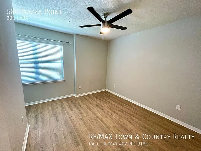 586 Piazza Point — Photo 11