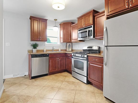5th image of 9043 Pettit Dr