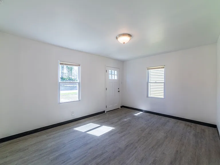 7235 Schneider Ave — Photo 8