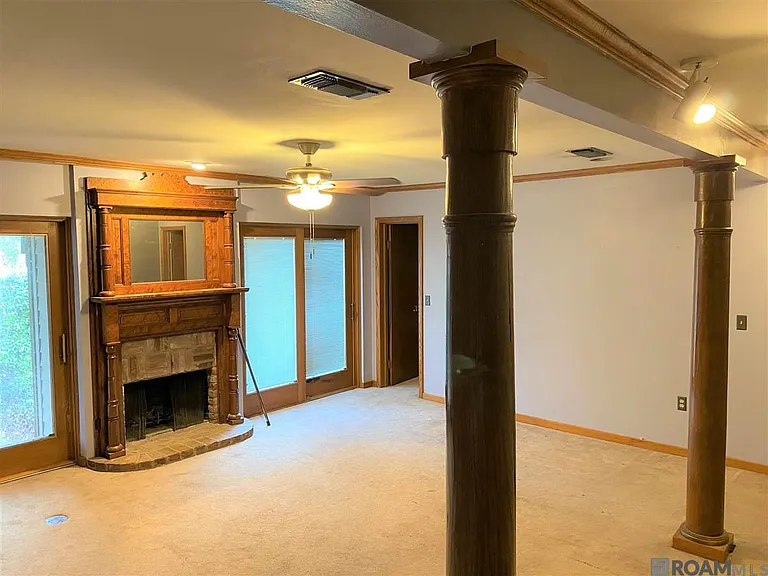2266 Cloverdale Ave — Photo 11