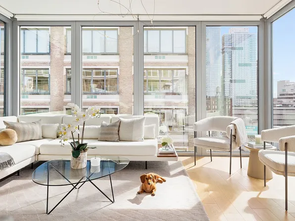 547 W 47th St #1112, New York, NY 10036