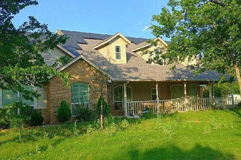 1st image of 401 Pine Ln