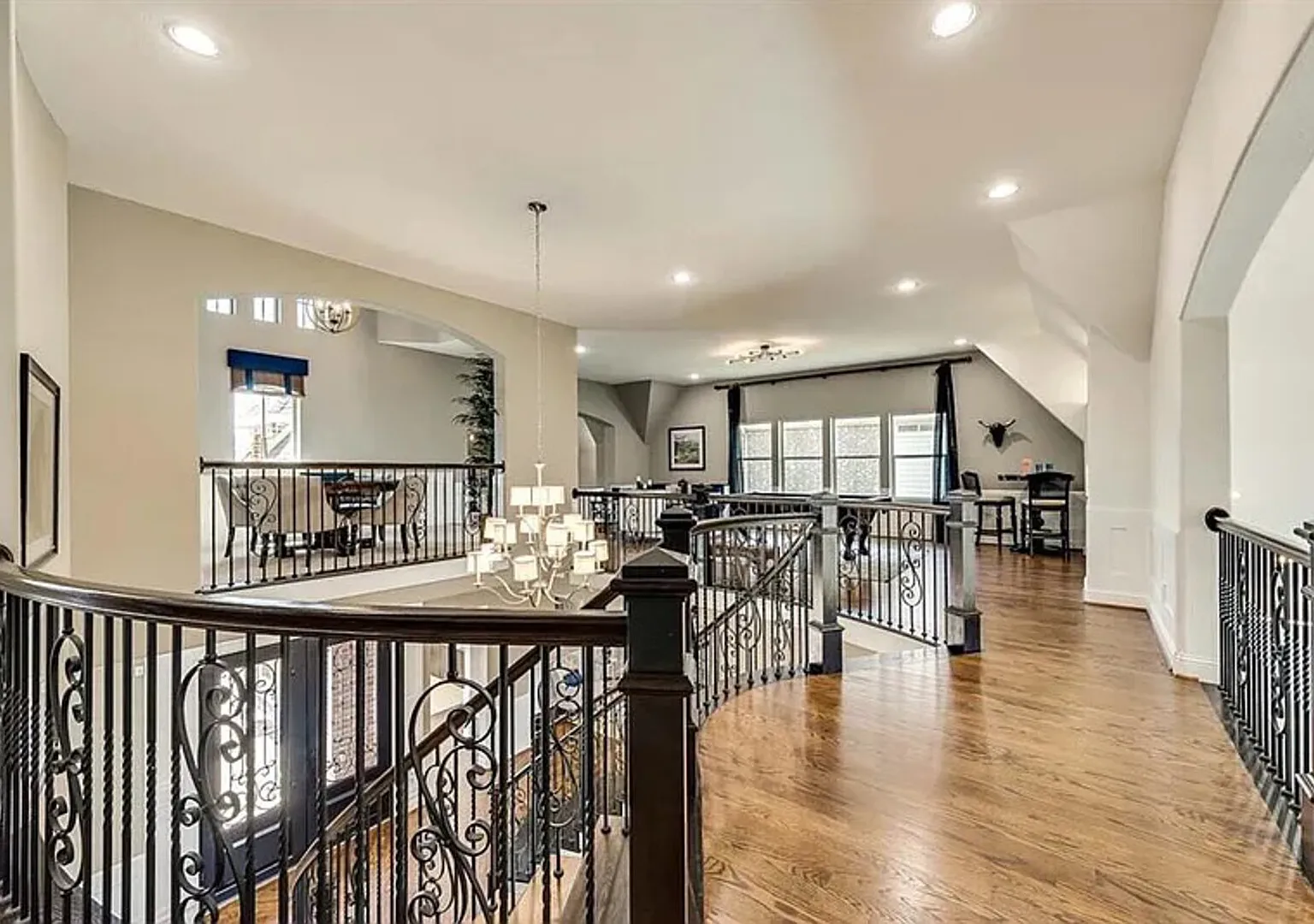 Upscale Luxury Living — Photo 3