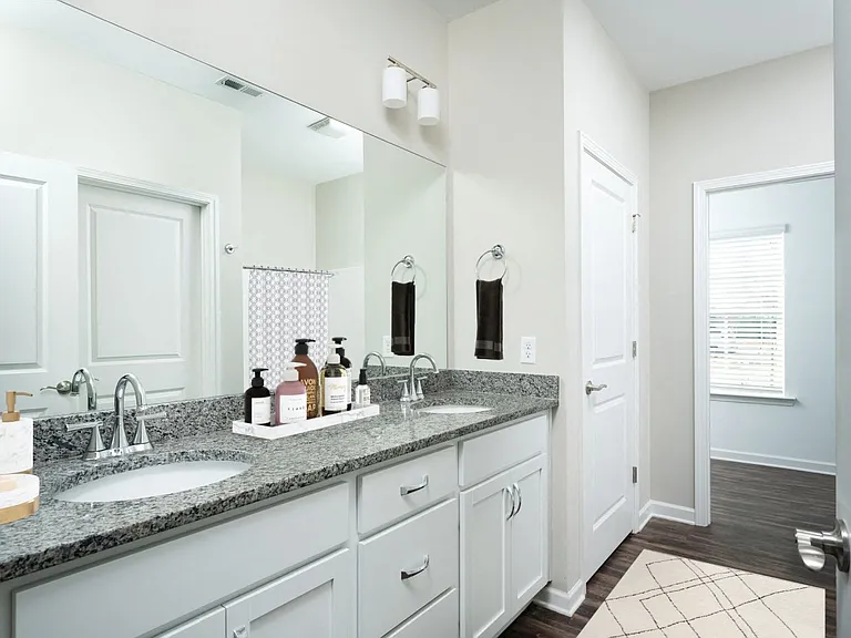Ashford Villas Apartment Homes — Photo 5