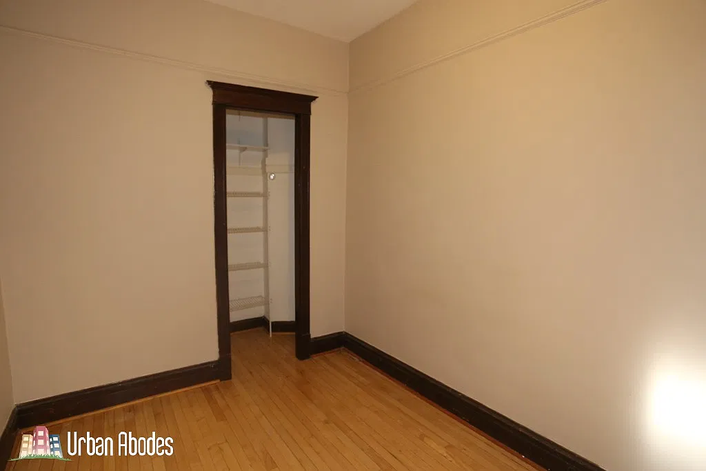 2 bed, 1000 sqft, $2,400 — Photo 2