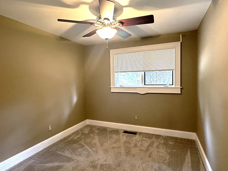 1508 Lakeview Dr — Photo 17