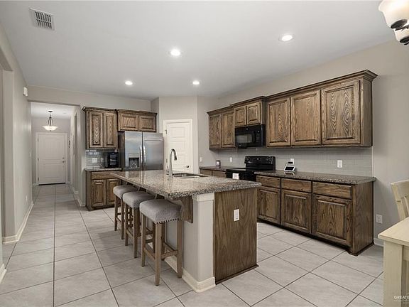 2nd image of 1934 Retama St
