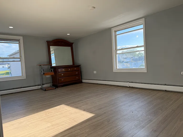 210 Ziegler St — Photo 9
