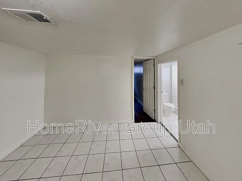 4 bed, 2.0 bath, 1879 sqft, $1,900 — Photo 4