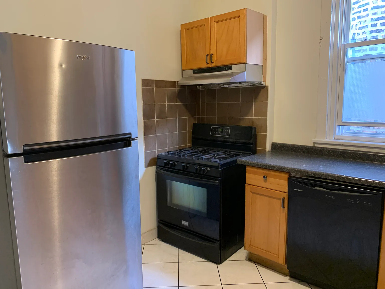 3 bed, 1250 sqft, $1,695 — Photo 4