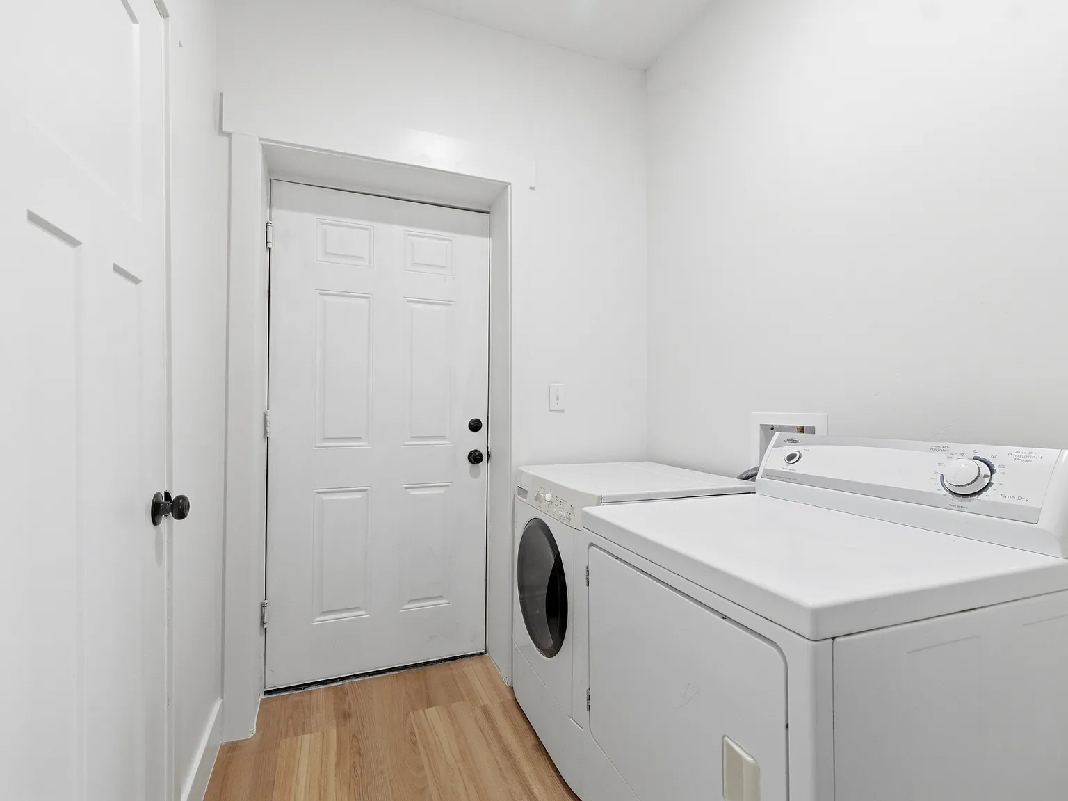 3 bed, 1800 sqft, $1,800 — Photo 2