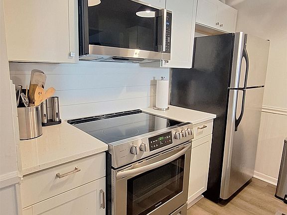 5th image of 217 N Myrtle St. #1