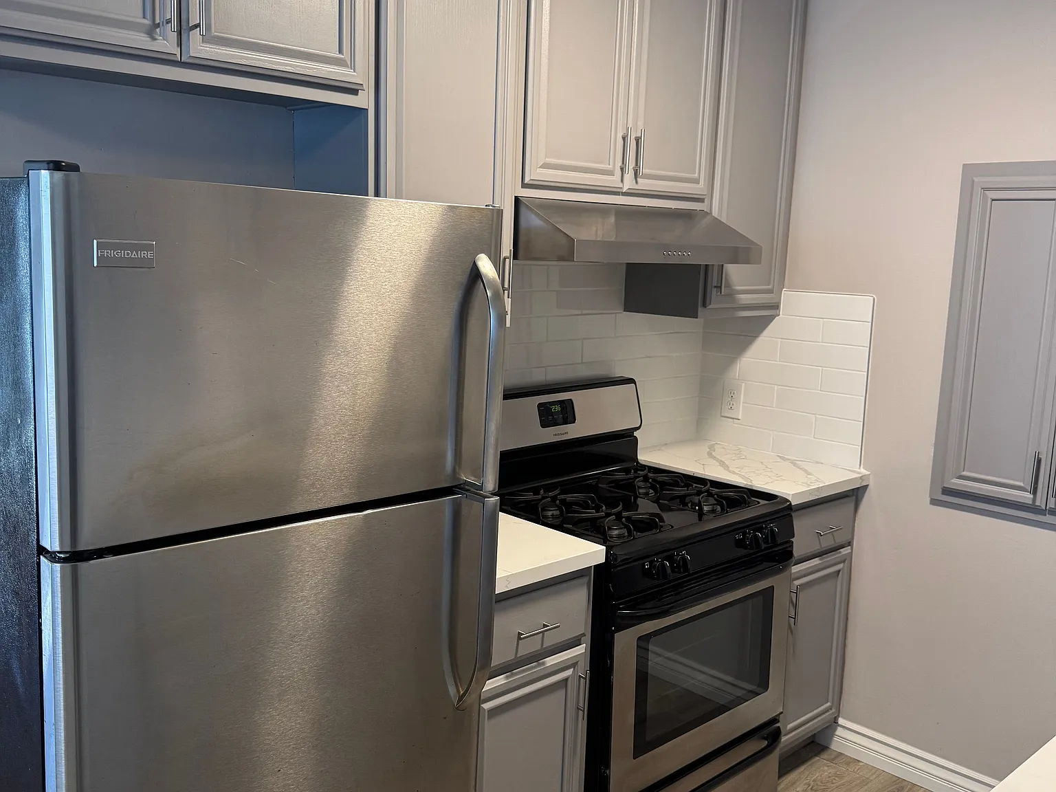 2 bed, 810 sqft, $2,595 — Photo 2