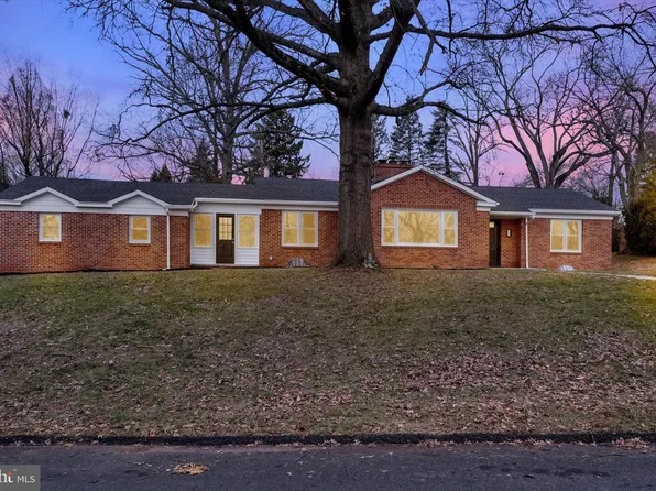 457 Waters Rd, York, PA 17403