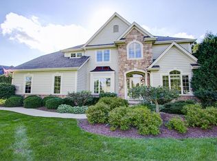 W333N3489 Hickory Ln, Nashotah, WI 53058